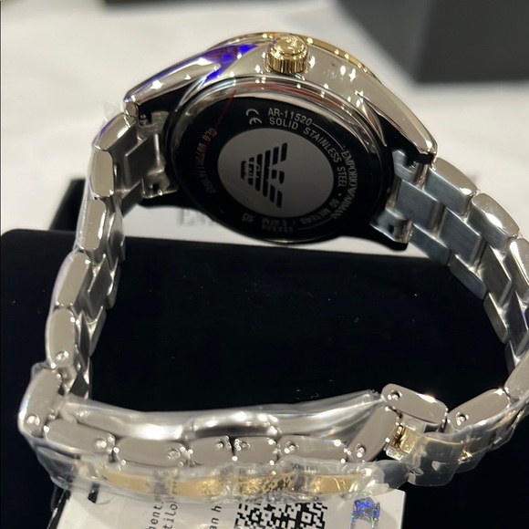 Emporio Armani LEO MOTHER PEARL DIAL-GOLD SILVER CRYSTAL AR11520 BRAND NEW - Picture 4 of 5